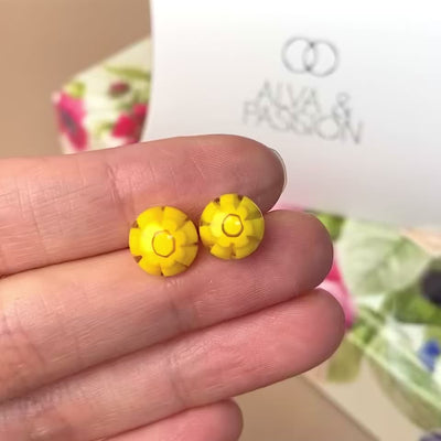 Full Bloom Stud Earrings (8mm)