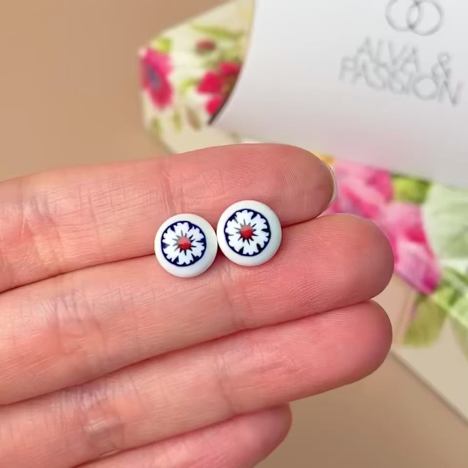 Full Bloom Stud Earrings (8mm)