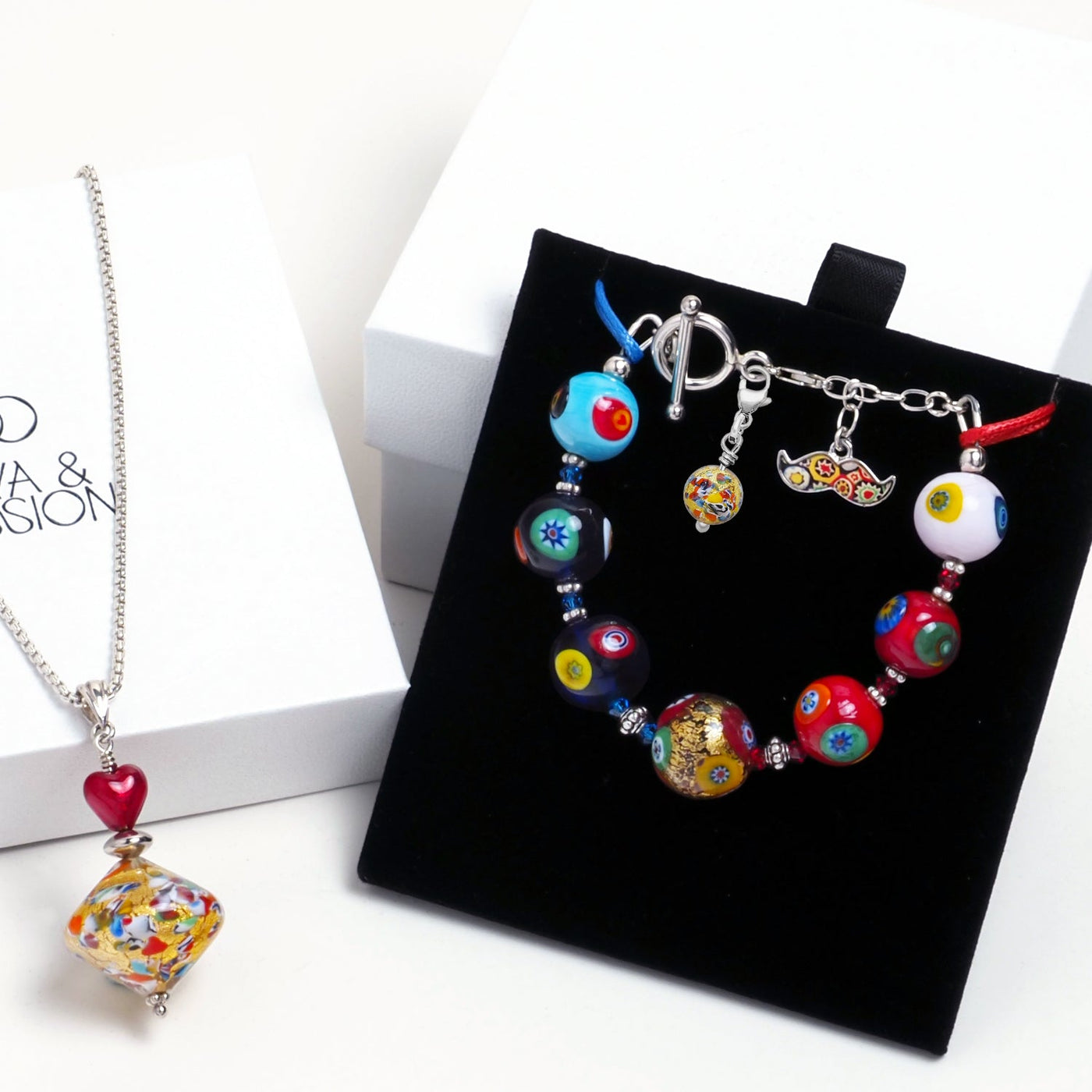 The Kiss Round Charm - Silver - Charms