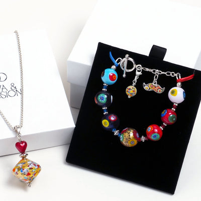 The Kiss Round Charm - Silver - Charms