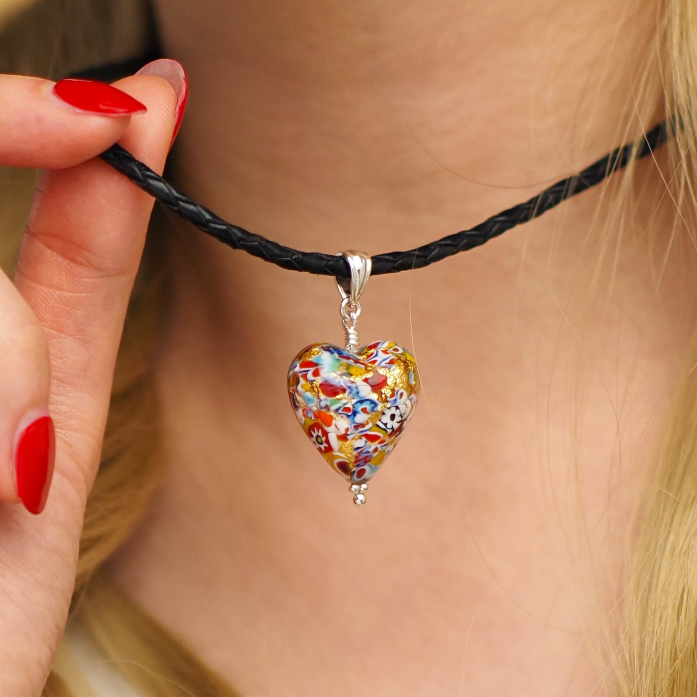 THE KISS | Classic Gold Heart Pendant - Leather - Pendant Necklace